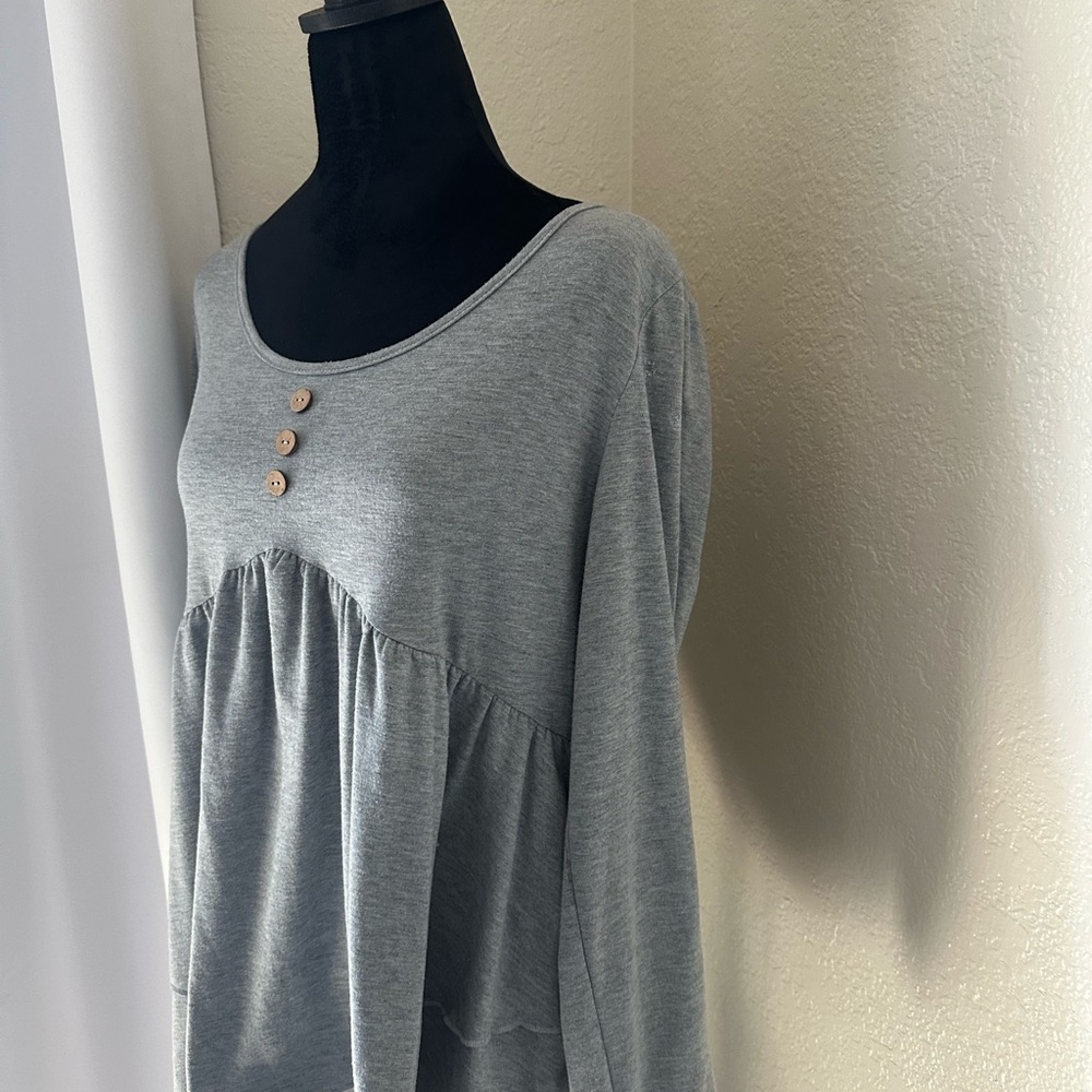 Gray Long Sleeve Relaxed Blouse - Picture 2 of 5